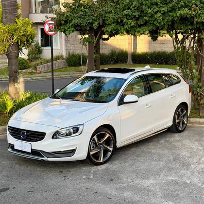VOLVO V60 2.0 T5 MOMENTUM TURBO GASOLINA 4P AUTOMÁTICO